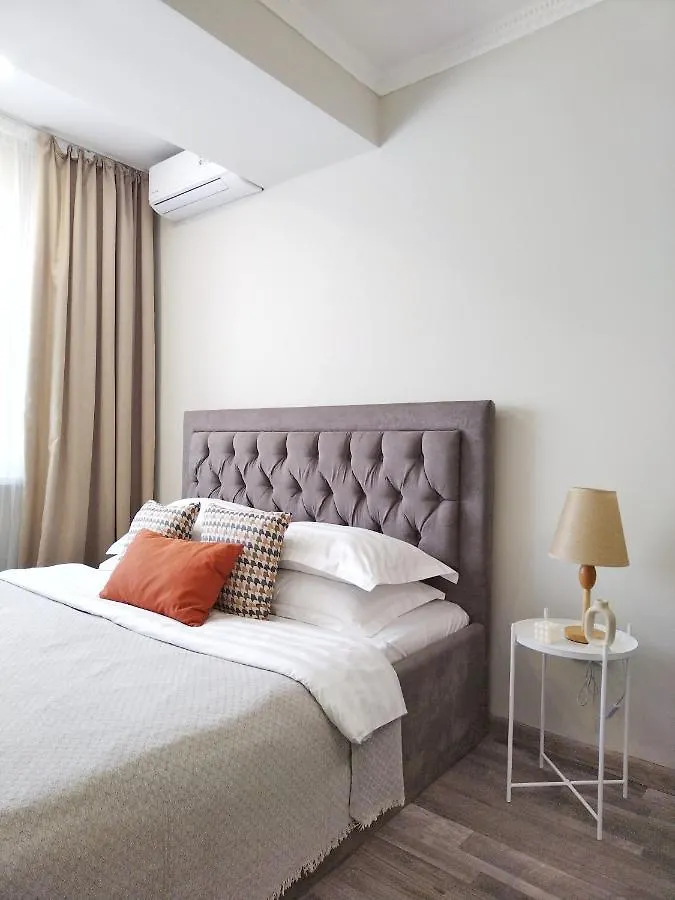 Студия Колос В Центре С Шикарным Видом Из Окна Almaty Apartment